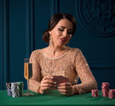 Casino oynamak güzel kadın