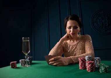 Casino oynamak güzel kadın