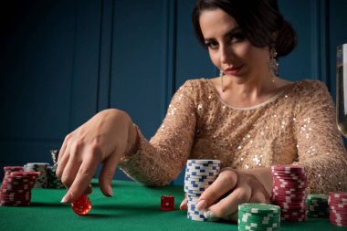 Casino oynamak güzel kadın