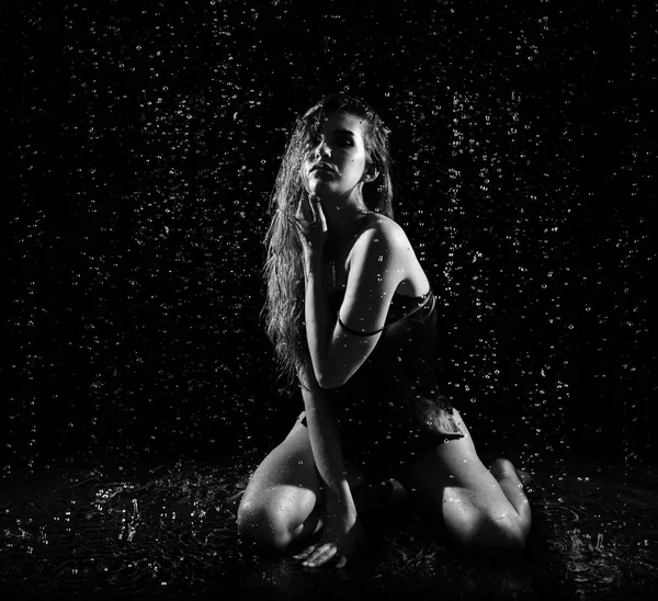 Young Woman Water Drops Monochrome — Stock Photo, Image