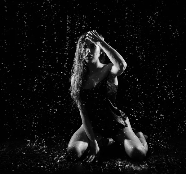 Young Woman Water Drops Monochrome — Stock Photo, Image