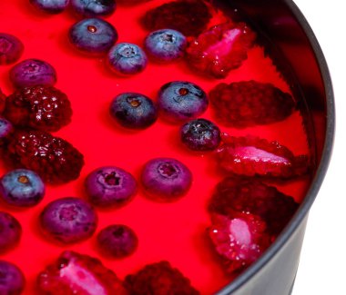 Yabani çilek ile kırmızı cheesecake