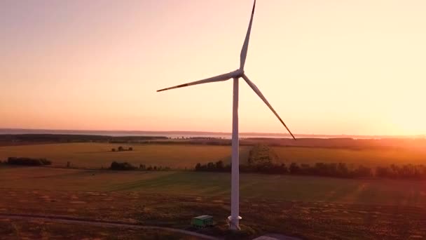 Vindgeneratorer Vid Solnedgången — Stockvideo