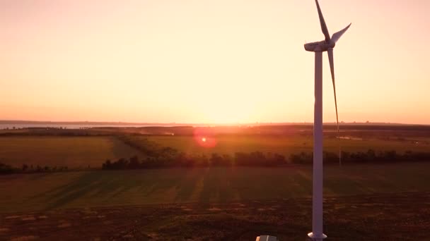 Větrné Generátory Při Západu Slunce — Stock video