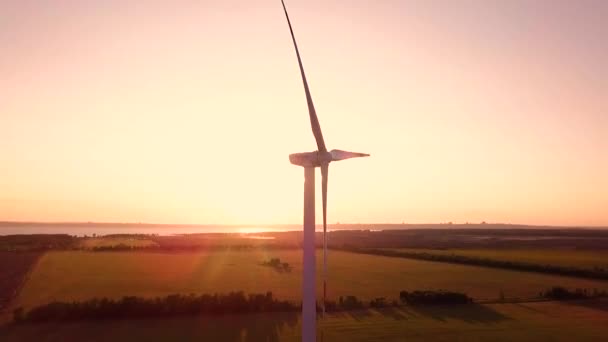 Wind Power Generatoren Bij Zonsondergang — Stockvideo