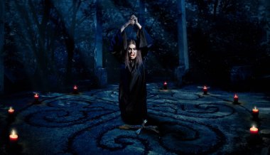 Korkunç cadı gece orman versiyonu