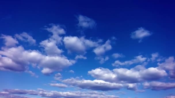 Lapso Vídeo Nuvens Flutuantes Céu Azul — Vídeo de Stock