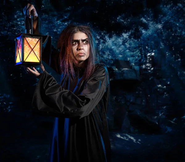 恐怖巫婆在夜森林版本 — 图库照片