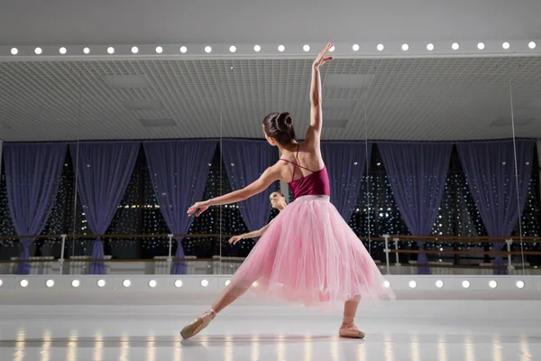 Balerina Muda Ruang Pelatihan — Stok Foto