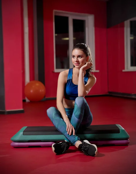 Joven Chica Deportiva Gimnasio —  Fotos de Stock