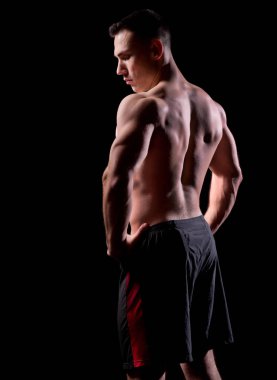 Güçlü delikanlı izole