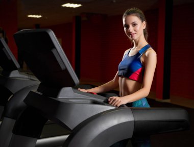 Fitness kulübü sportif genç kız