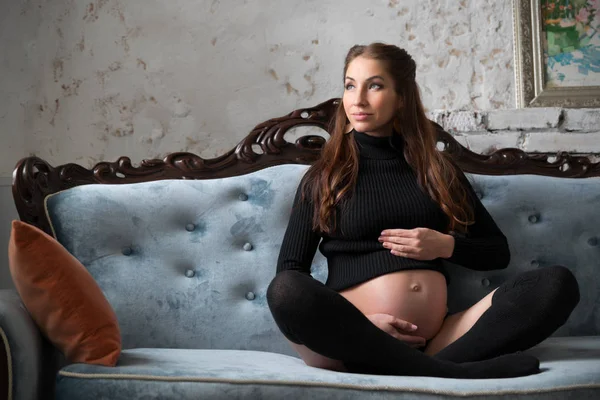 Mladá těhotná žena (barevný ver) — Stock fotografie