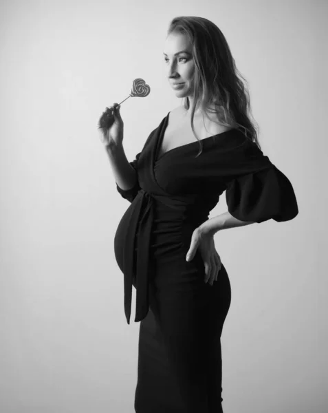 Young pregnant woman (monochrome ver) — Stok fotoğraf