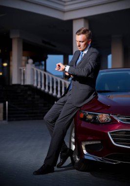 Sokakta işadamı (normal ver)