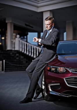 Sokakta işadamı (HDR ver)