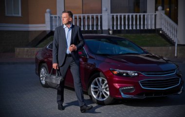 Sokakta işadamı (normal ver)