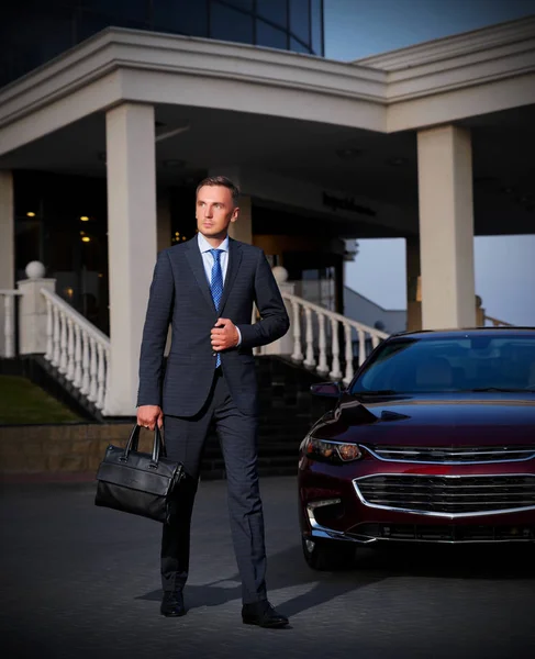 Sokakta işadamı (normal ver)