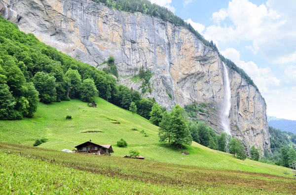 Fazenda rural suíça em Lauterbrunnen — Fotografia de Stock