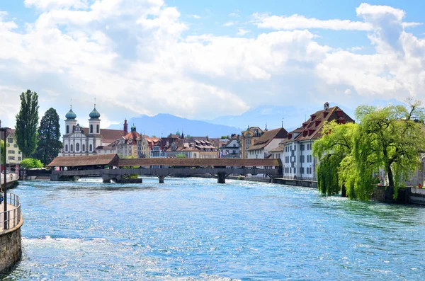 Schöner blick auf das historische zentrum von luzern — Stockfoto