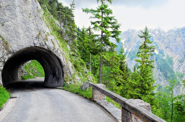 Straße Richtung Kehlsteinhaus durch Tunnel, Bayern — Stockfoto