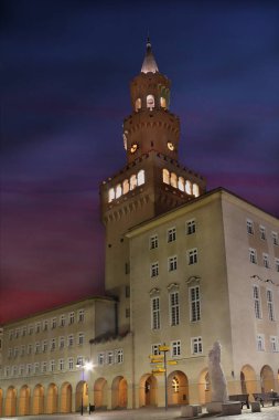 Opole Polonya gece City Hall tower