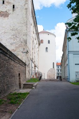 Başkenti ve en büyük şehri Letonya Riga olduğunu.