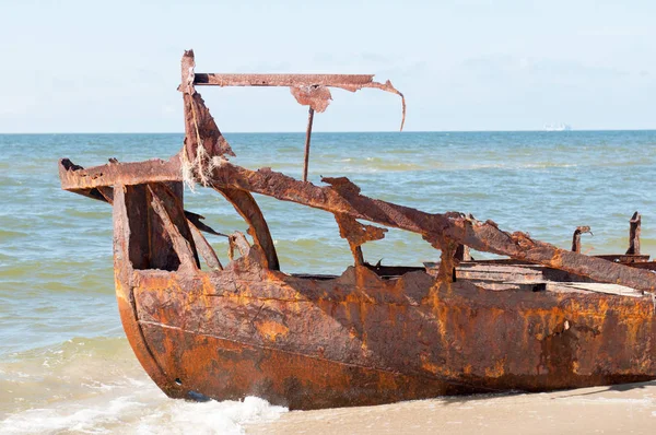 Старый Ржавый Корабль Пляж Балтийского Моря — стоковое фото