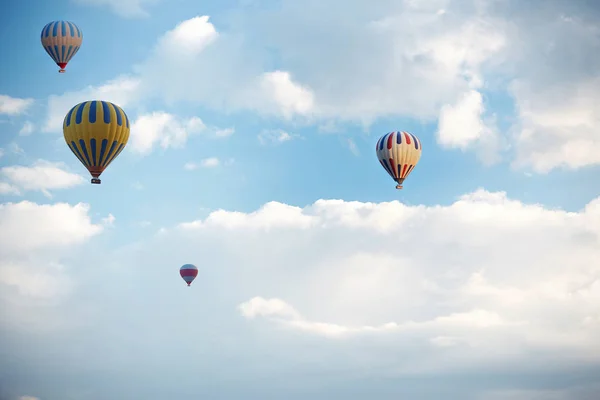 Grupo Balões Quente Voando Céu — Fotografia de Stock