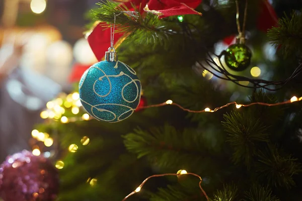 Árvore Natal Decorada Com Corda Leve Close — Fotografia de Stock