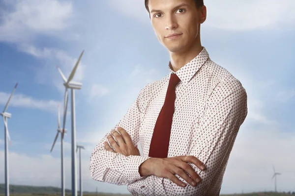 Homme Affaires Contre Les Éoliennes Photo De Stock