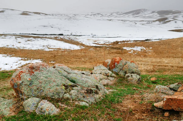 Estepa Con Piedras Colores Las Montañas Invierno —  Fotos de Stock