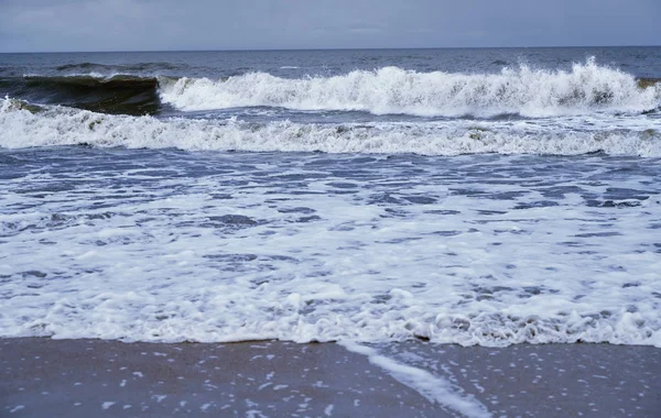 Eau brute et vagues dans l'océan Pacifique — Photo