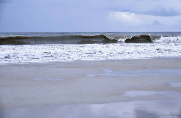 Hårt vatten och vågor i Stilla havet — Stockfoto