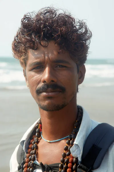Szerkesztőségi Fotó Bennszülött Indiai Férfiról Ahogy Chaplet Kereskedik India Goa — Stock Fotó
