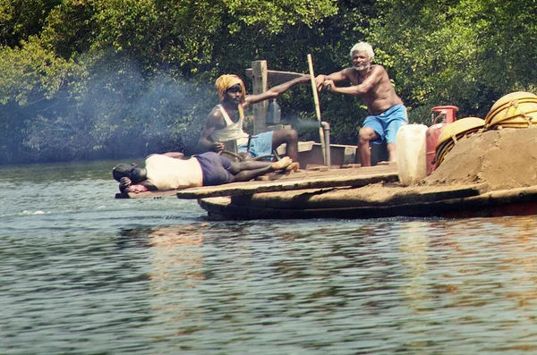 Foto Editorial Cargadores Carga Reposo Del Barco India Goa — Foto de Stock