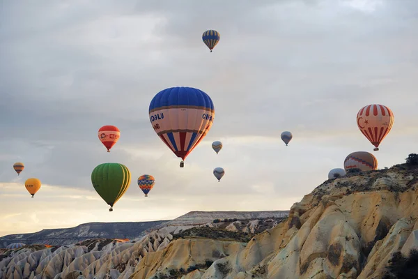 Kappadokien Türkei Mai 2014 Heißluftballons Fliegen Über Kappadokien — Stockfoto