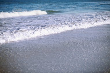 Pasifik Okyanusunda su ve dalgalar