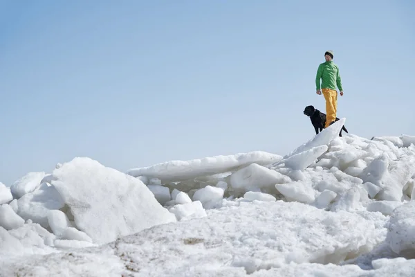 Young Adult Man Outdoors His Dog Exploring Winter Landscape — Stock Photo, Image