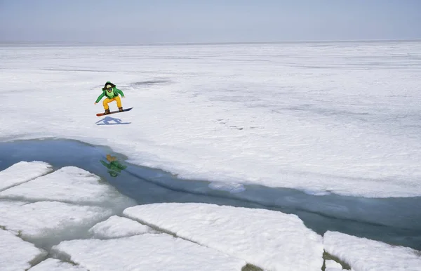 Snowboard Ember Szabadban Jeges Havas Táj — Stock Fotó