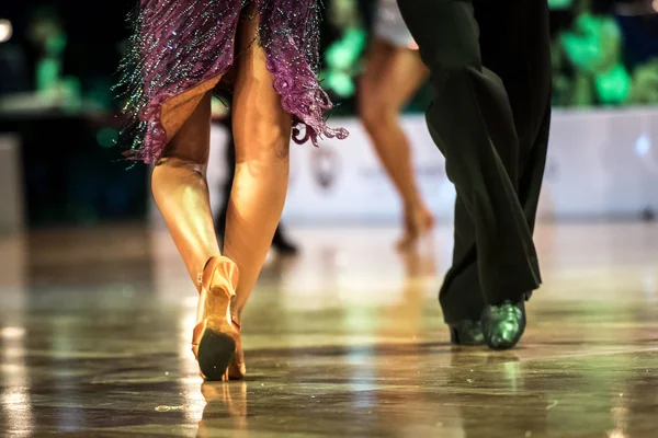 Balo Salonu Dansçılar Bacaklar Closeup — Stok fotoğraf