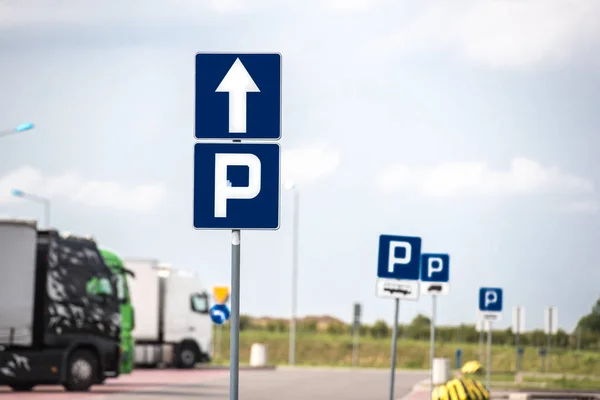 Знак Парковки Автостоянке — стоковое фото