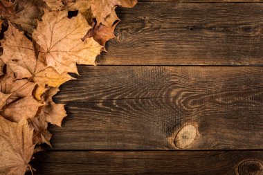 Düşen Kuru Yapraklar Tahta Plank Arkaplanında