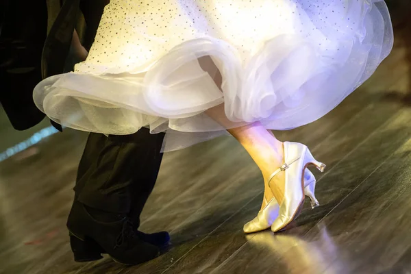 社交ダンサーの足のクローズ アップ — ストック写真