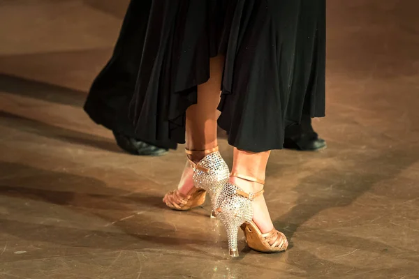 Танцююче Взуття Ноги Ноги Жіночої Чоловічої Пари Бальна Кімната Латиниця — стокове фото