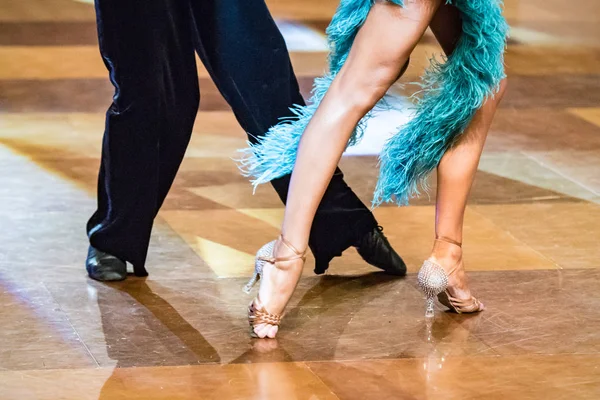 Chaussures Danse Pieds Jambes Couple Féminin Masculin Salle Bal Latin — Photo