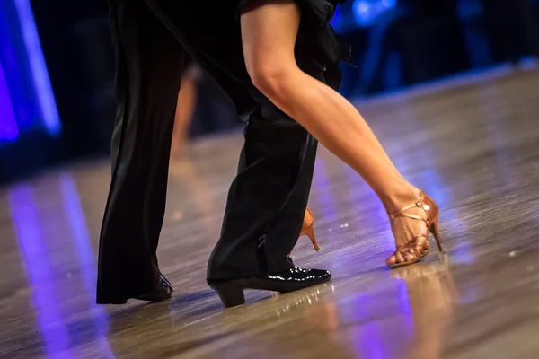 Coppia danza latino-americana — Foto Stock