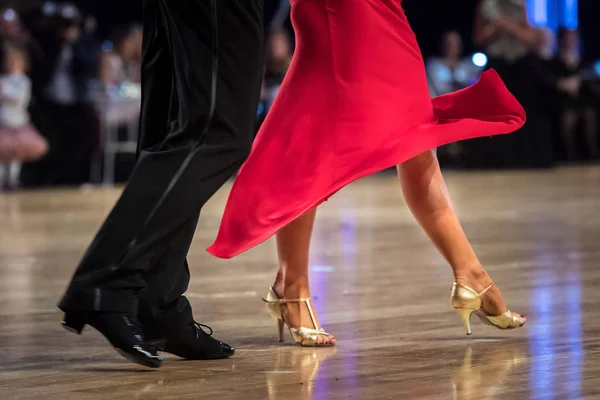 Coppia danza latino-americana — Foto Stock