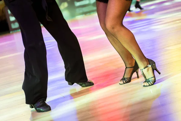 Gambe Una Coppia Che Balla Danza Latina — Foto Stock