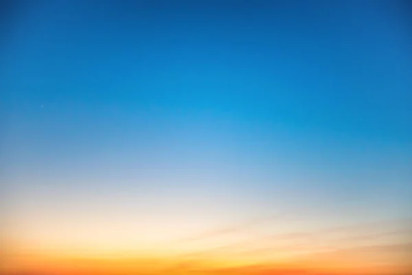 Закат Небе Голубыми Оранжевыми Красными Драматическими Цветами — стоковое фото
